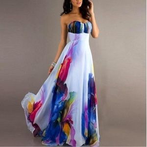 1 DAY SALE 🔥🆕 Pretty Strapless Floral Boho Dress